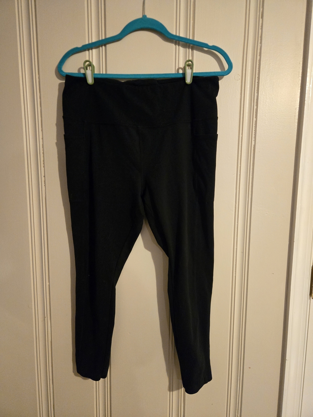 Danskin Black High-Rise Capri Leggings